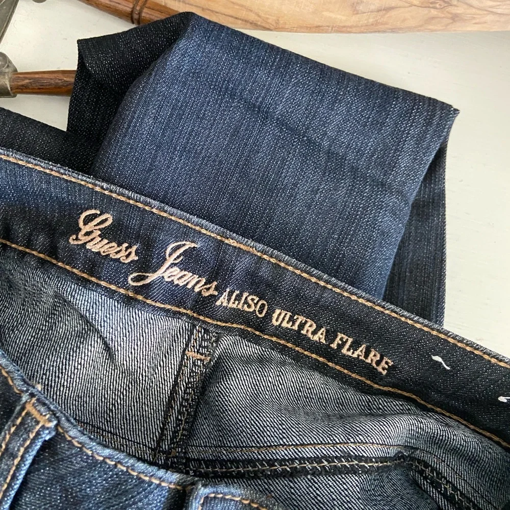 Guess - Picture 3 of 5